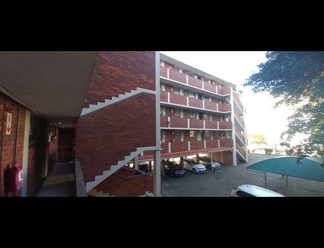 2 BEDROOM FLAT FOR SALE IN ESSENWOOD